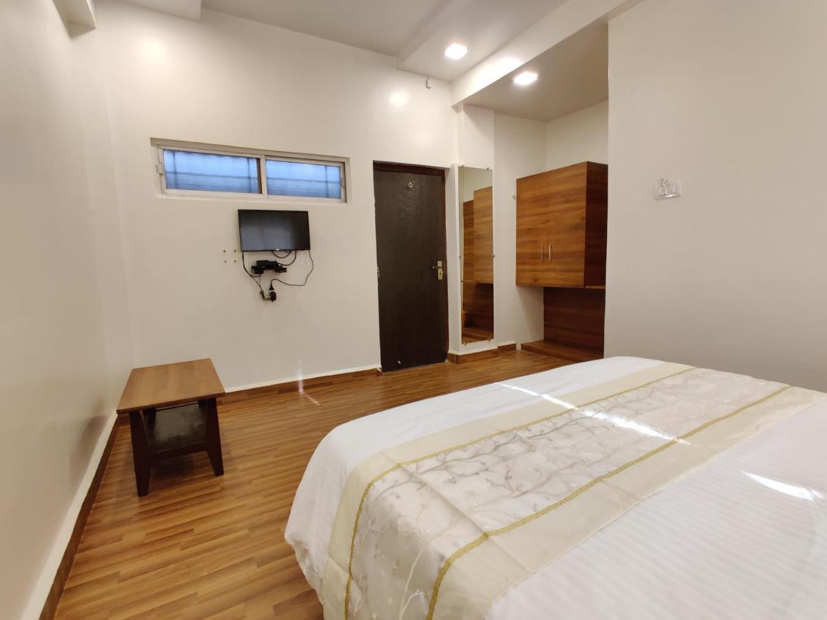 Hotel Surya Grande Kudal  Exterior photo